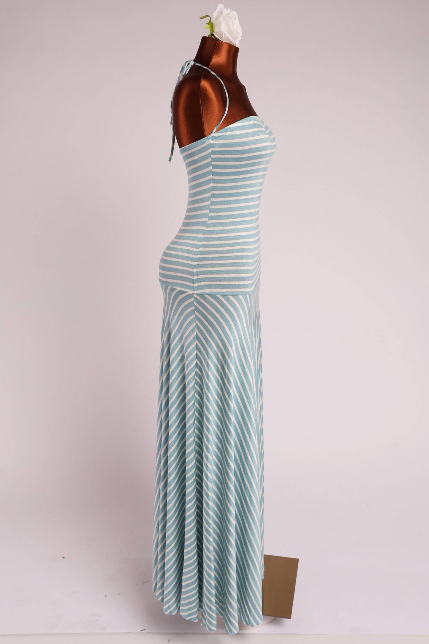 Strap halter flare maxi dress