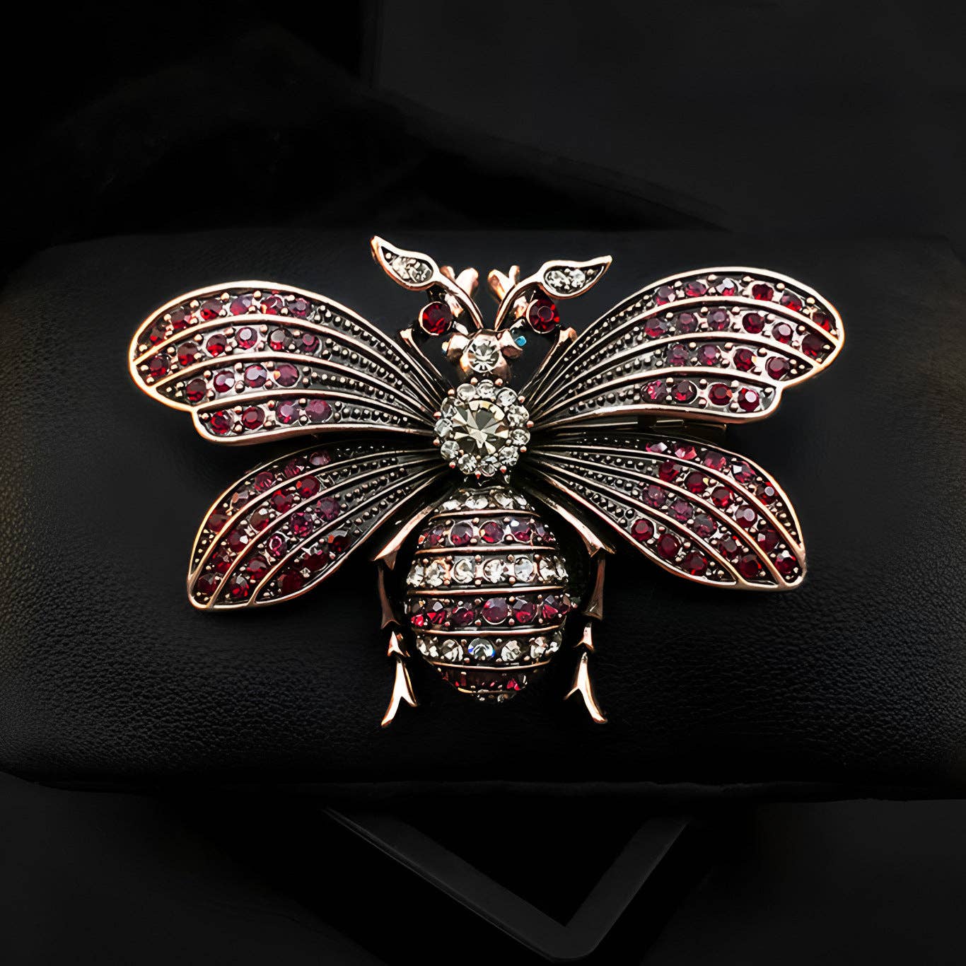 Vintage Bee Brooch High-End Women's Accessories