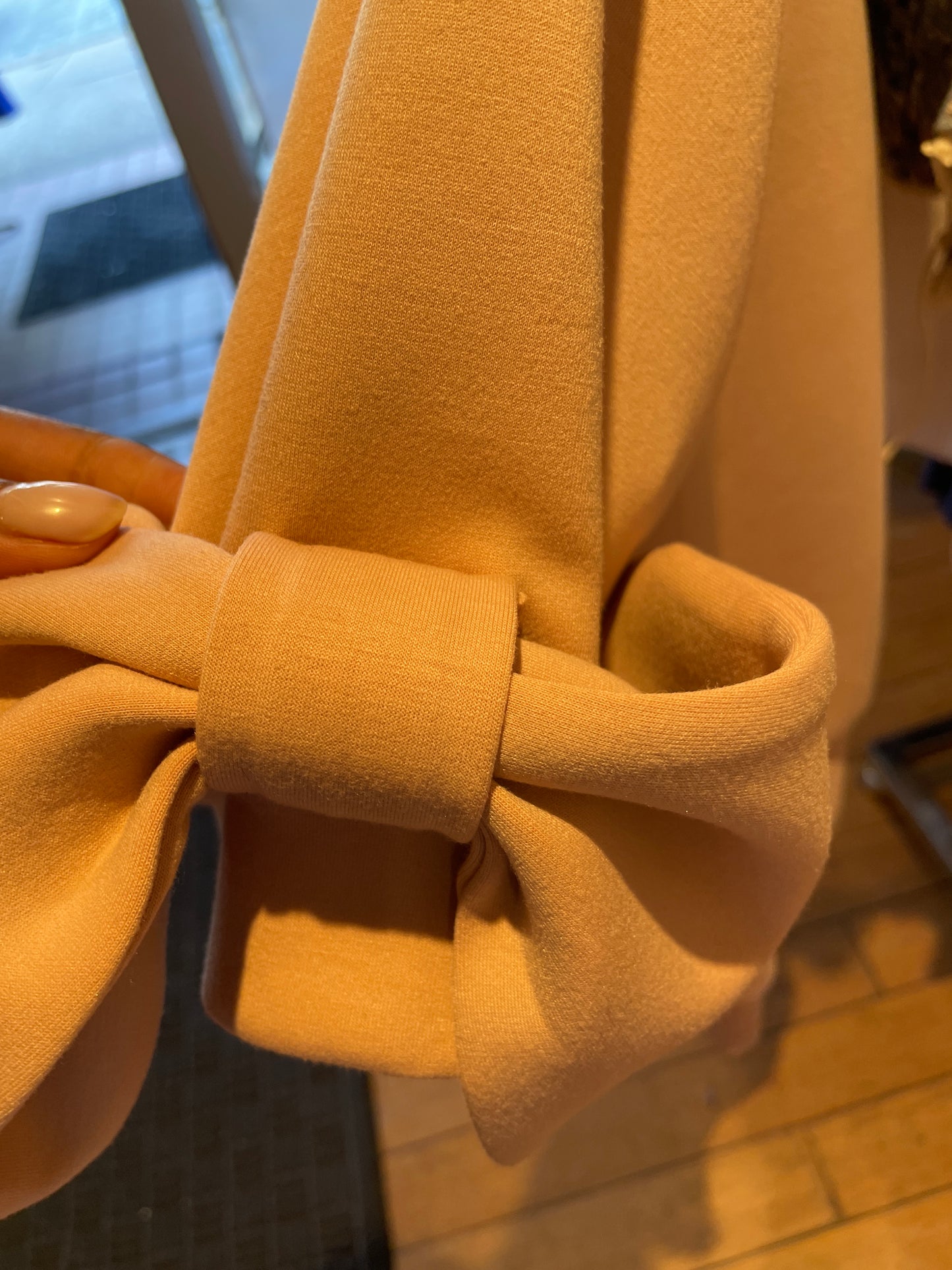 Gracia Bow detail sleeve round neck solid top