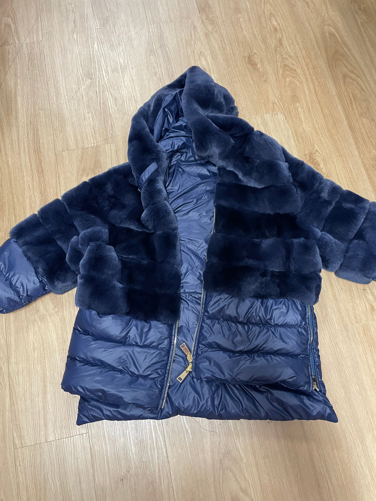 Reversible puffer fur coat