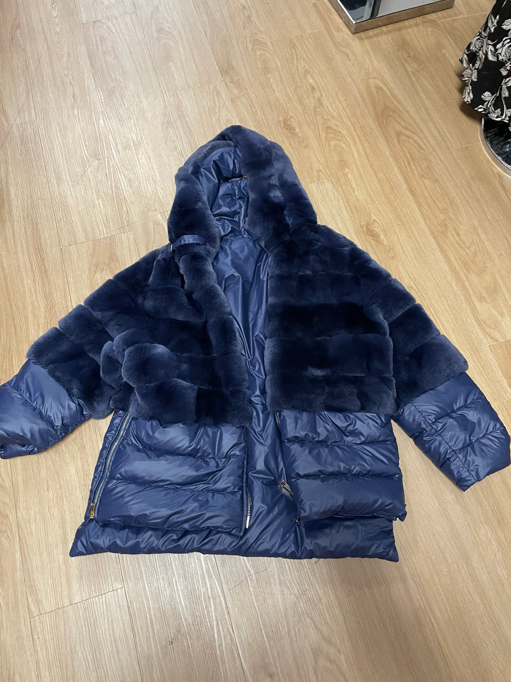 Reversible puffer fur coat